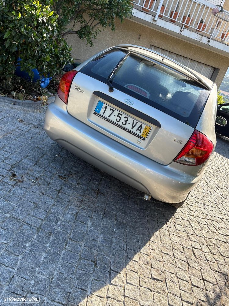 Kia Rio Sedan 1.3 LS Confort - 4