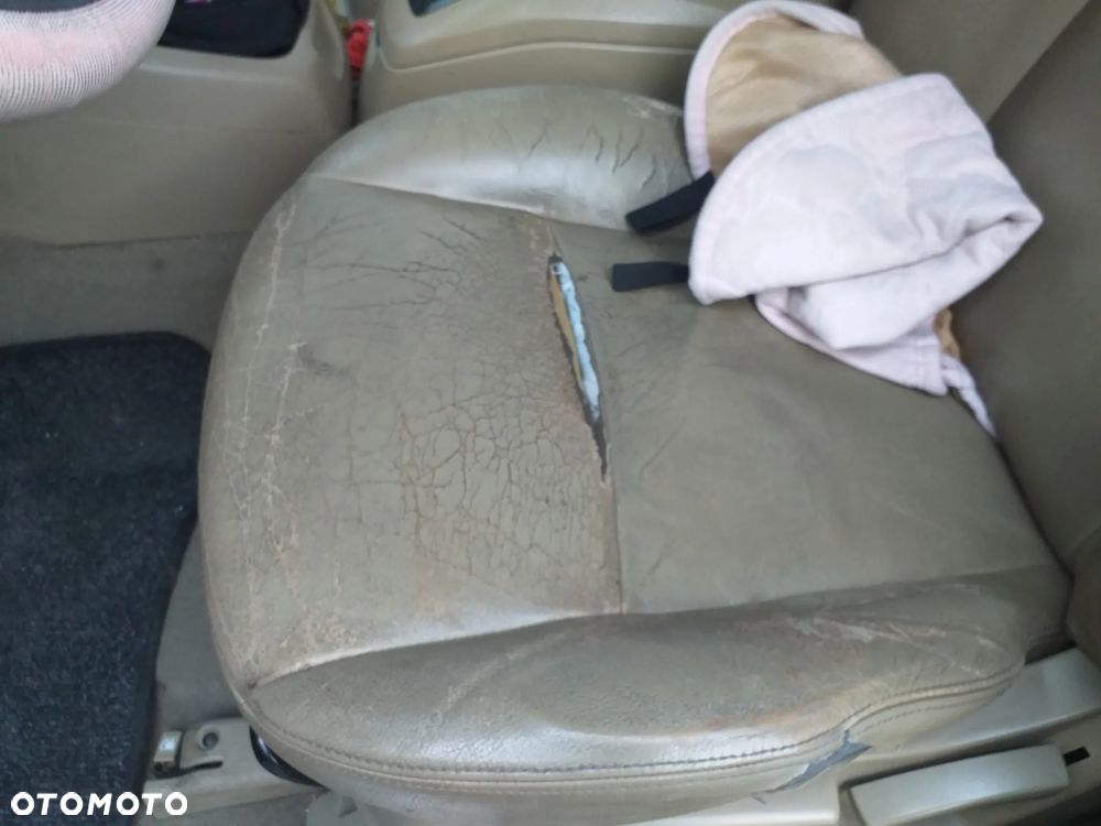 Auto na części - SSangyoung Rodius 165 diesel Silnik Skrzynia Drzwi Maska Klapa Błotnik Zderzak Lampa Szyba Klamka Lusterko Deska Kokpit - 11