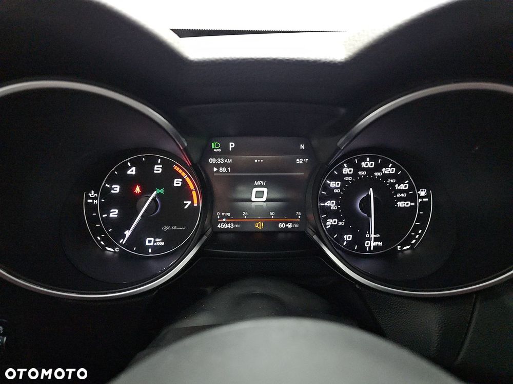 Alfa Romeo Stelvio 2.0 Turbo 16V AT8-Q4 Ti - 12