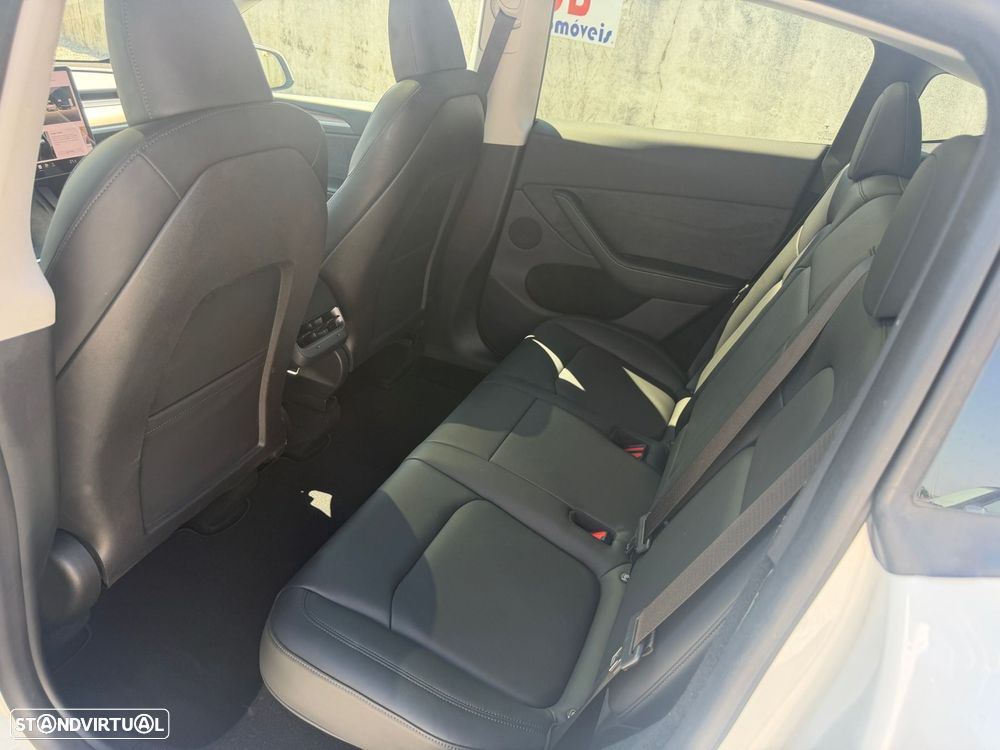Tesla Model Y Long Range Dual Motor AWD - 12
