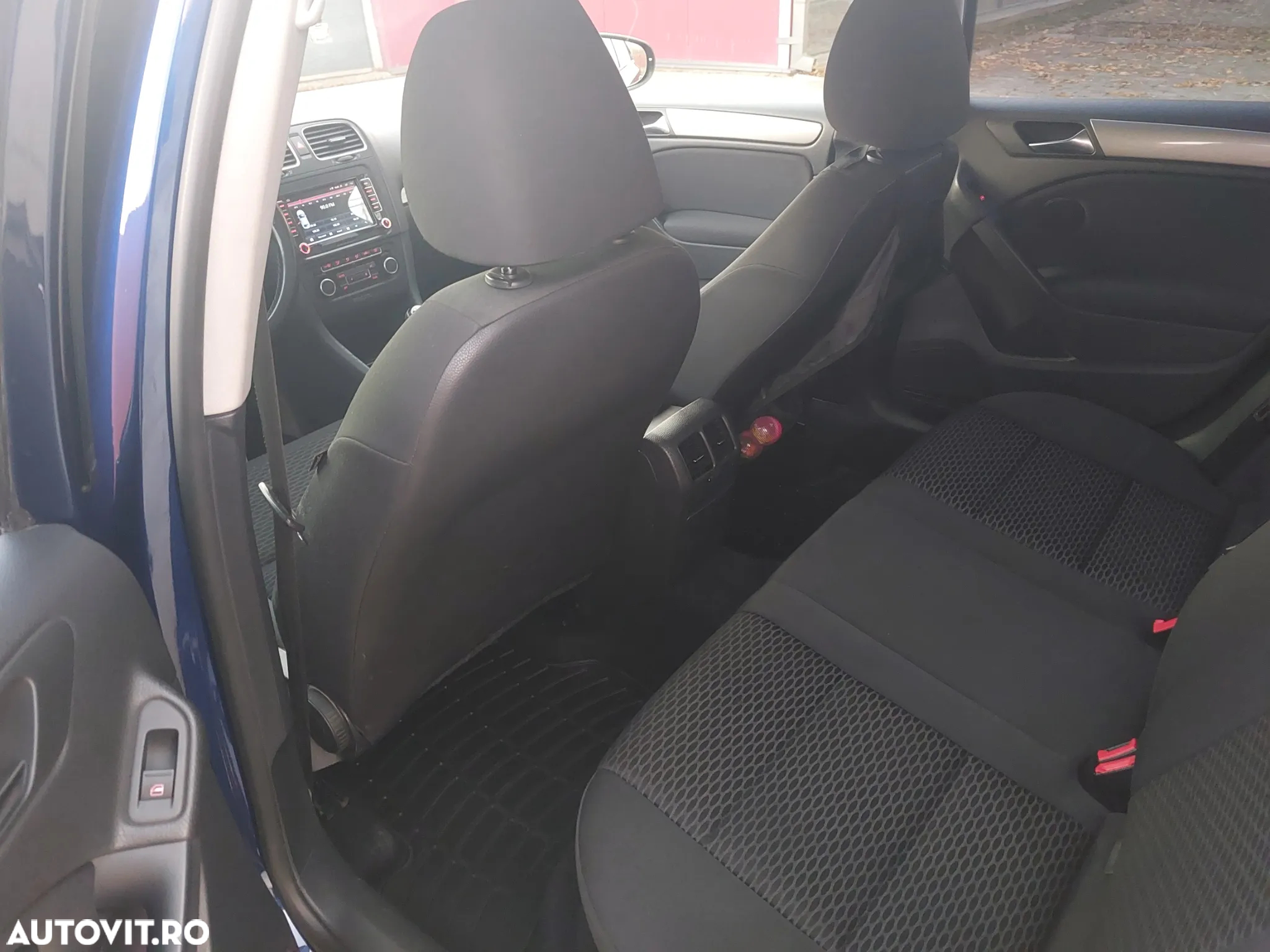 Volkswagen Golf 1.6 TDI DPF Highline - 10