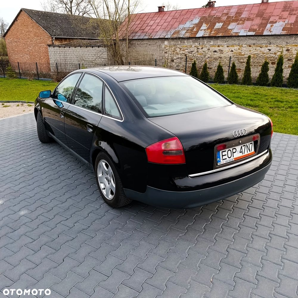 Audi A4 Limousine - 4