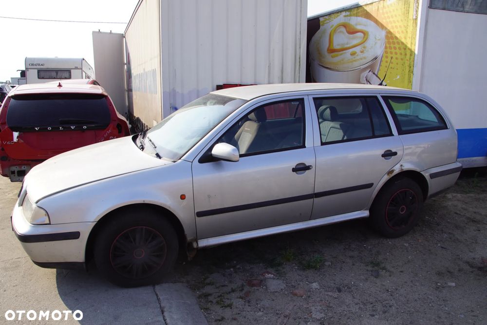 Auto na części - Skoda Octavia I 1.8 T 150 KM AGU ECW L97A 1999R Silnik Skrzynia Drzwi Maska Błotnik Zderzak Lampa Lusterko Klamka Szyba Deska Kokpit Sterownik Moduł Czujnik Licznik Panel Kierownica - 2
