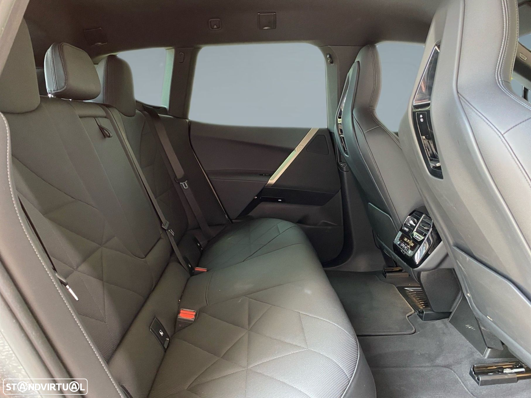 BMW iX xDrive 40 Pack Desportivo - 21