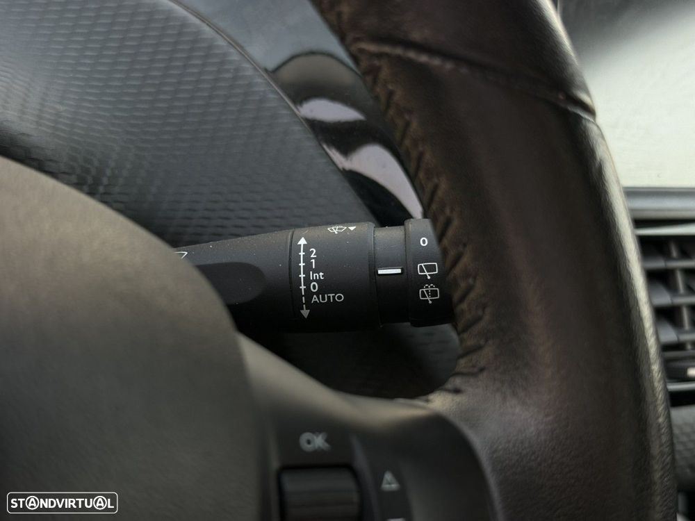 Peugeot 208 1.2 PureTech Signature — fotografia 9