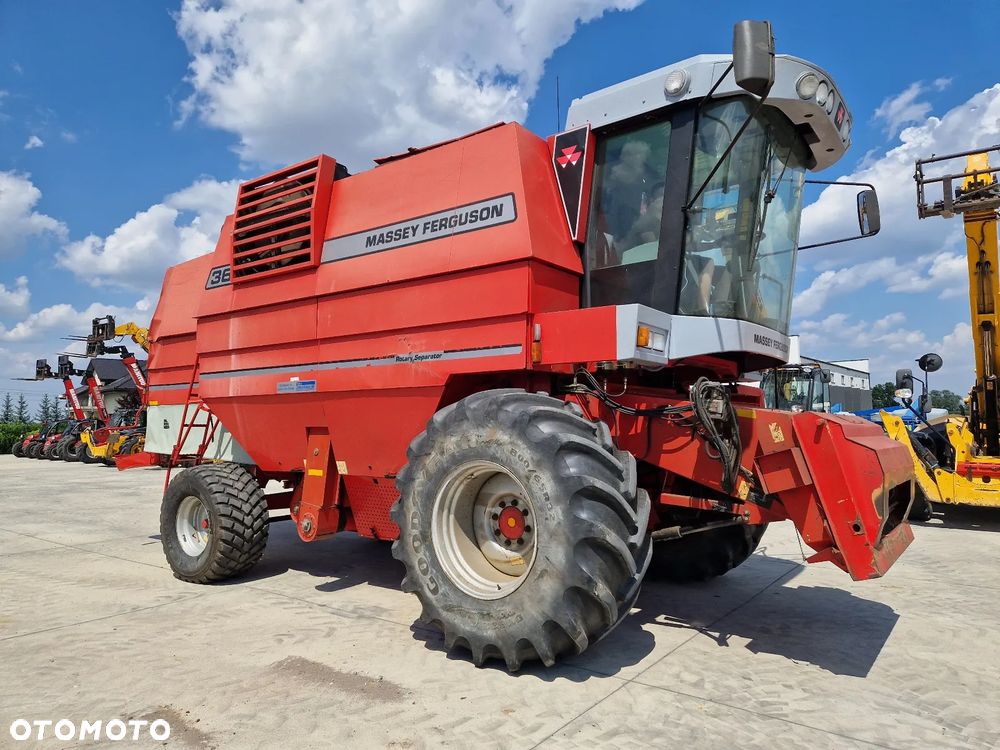 Massey Ferguson MF 36 Claas New Holland P600 - 2