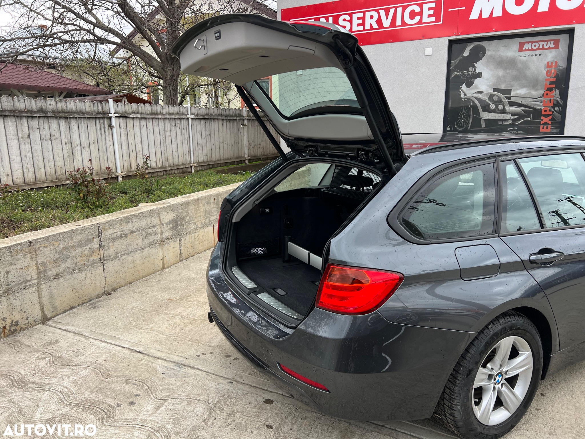 BMW Seria 3 320d Touring xDrive Aut. - 31
