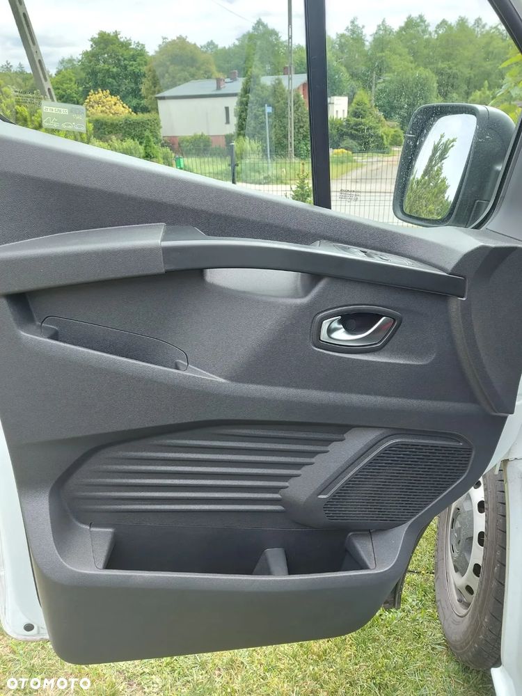 Renault Trafic - 2