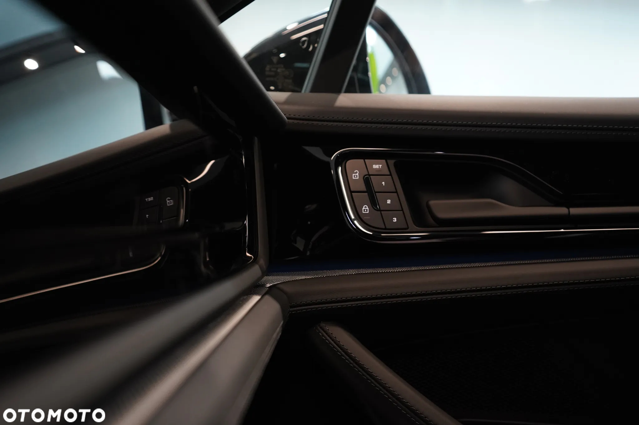 Porsche Panamera 4 - 25