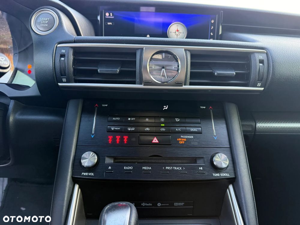 Lexus IS 200t / 300 F Sport - 23