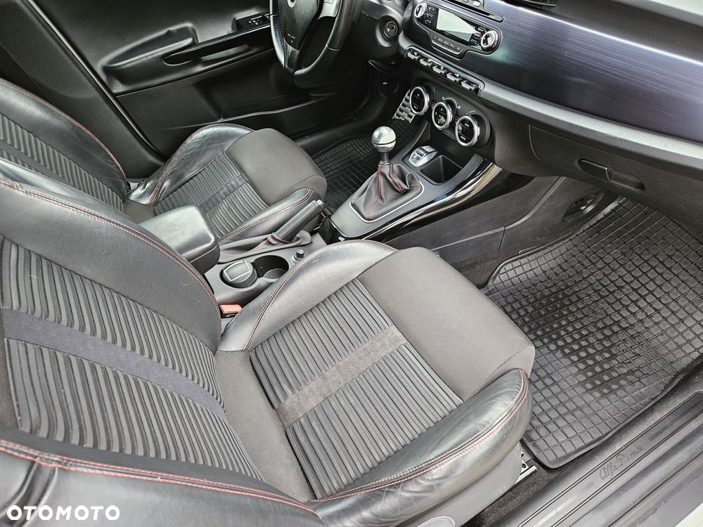 Alfa Romeo Giulietta 1.6 JTDM 16V Veloce - 12