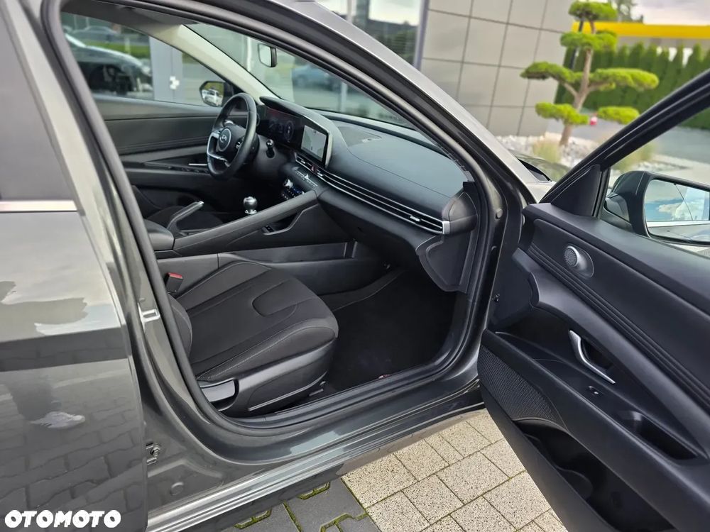 Hyundai Elantra - 22