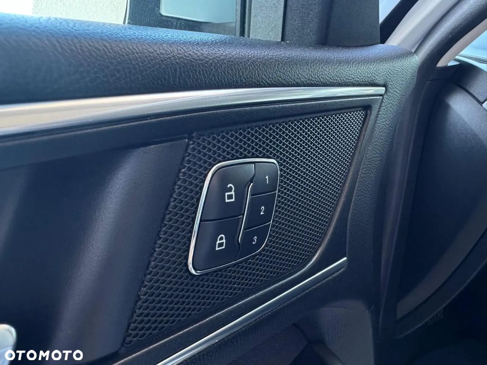 Ford S-Max 2.0 TDCi Titanium PowerShift - 36