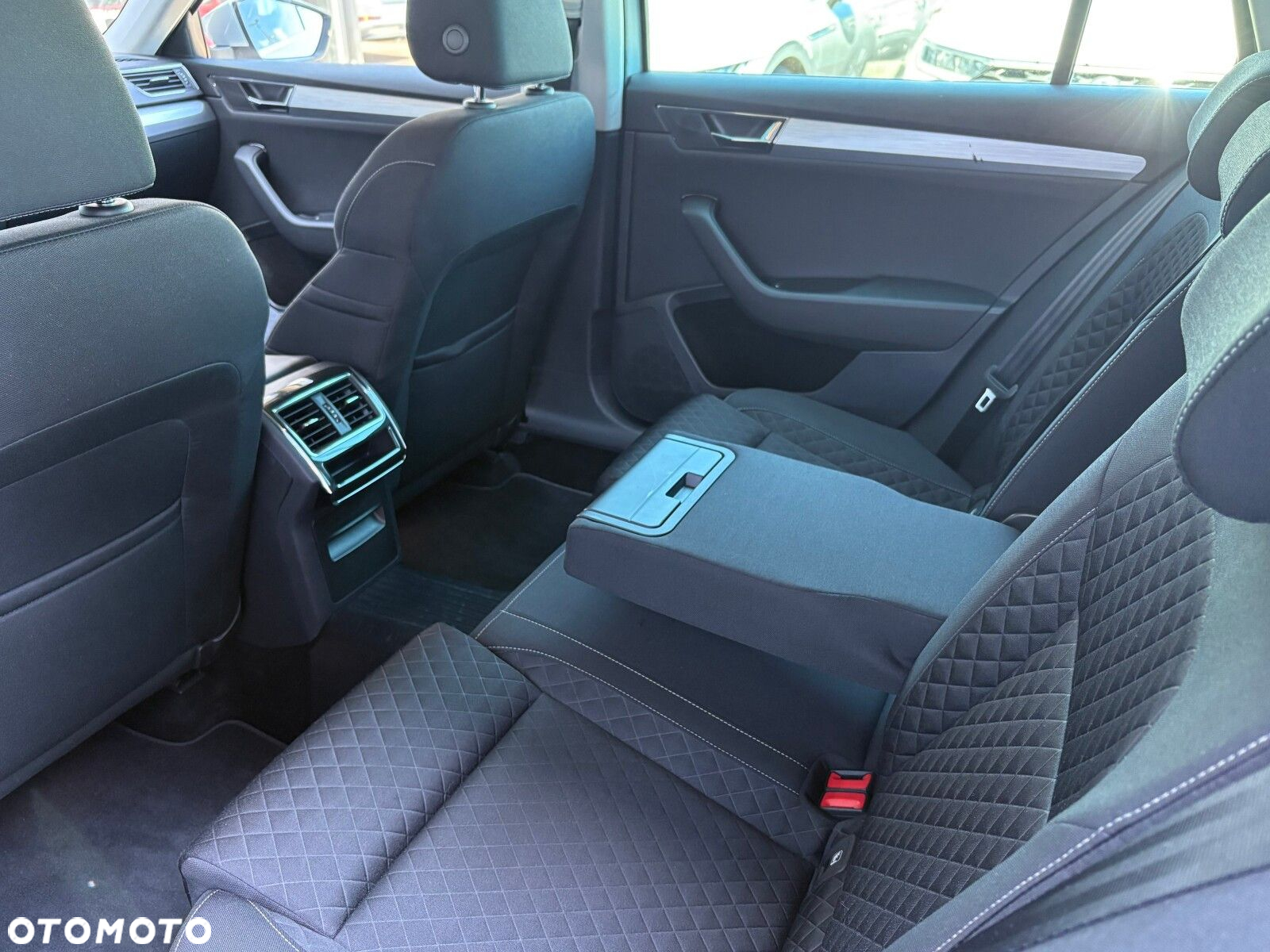 Skoda Superb 2.0 TDI SCR Ambition DSG - 14