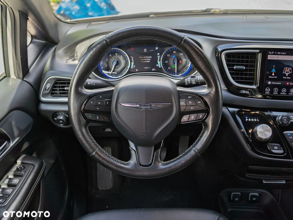 Chrysler Pacifica - 16