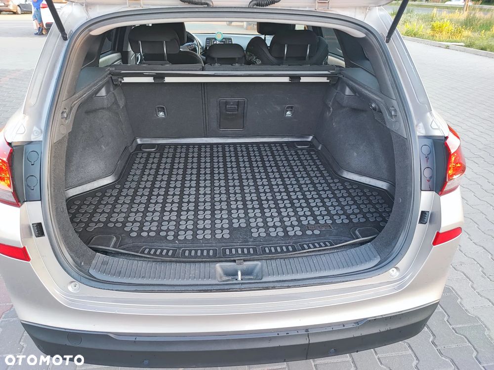Hyundai i30 1.6 D Classic + - 9