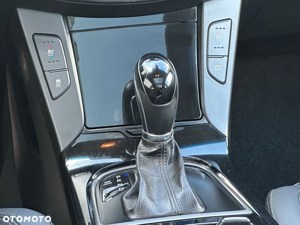 Hyundai i40 Kombi 1.7 CRDi DCT Premium - 23