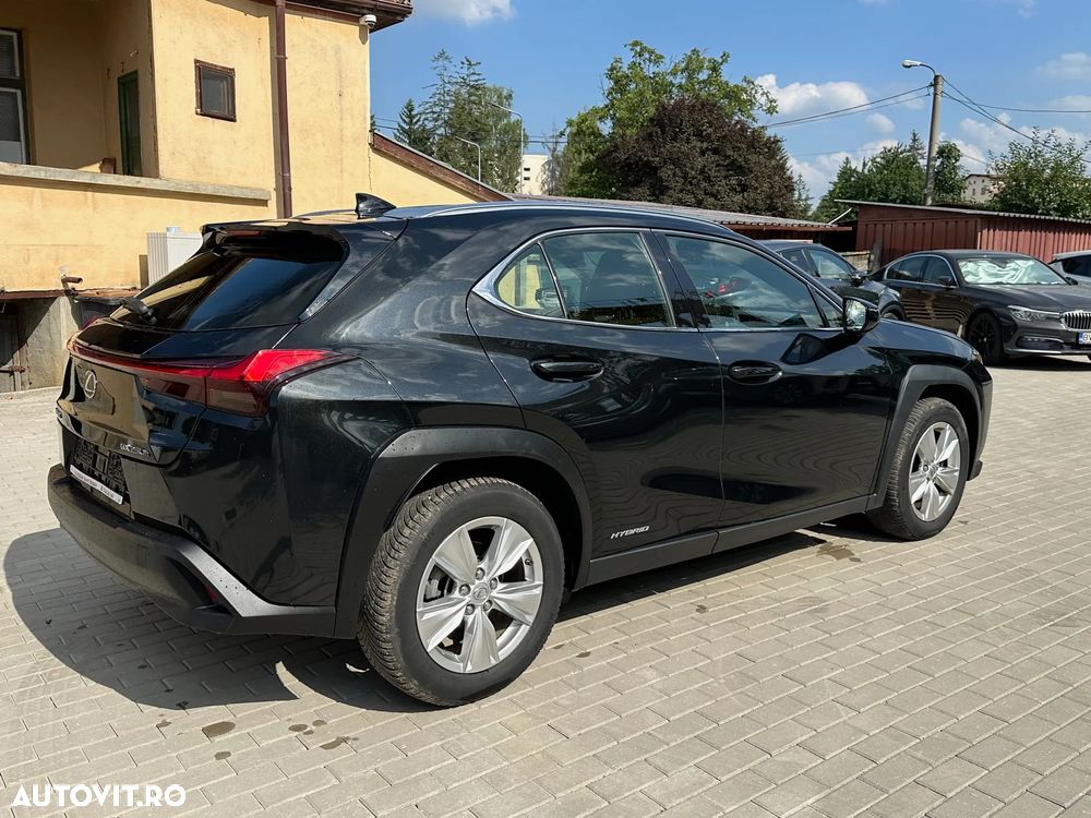 Lexus UX 250h Business Edition - 24