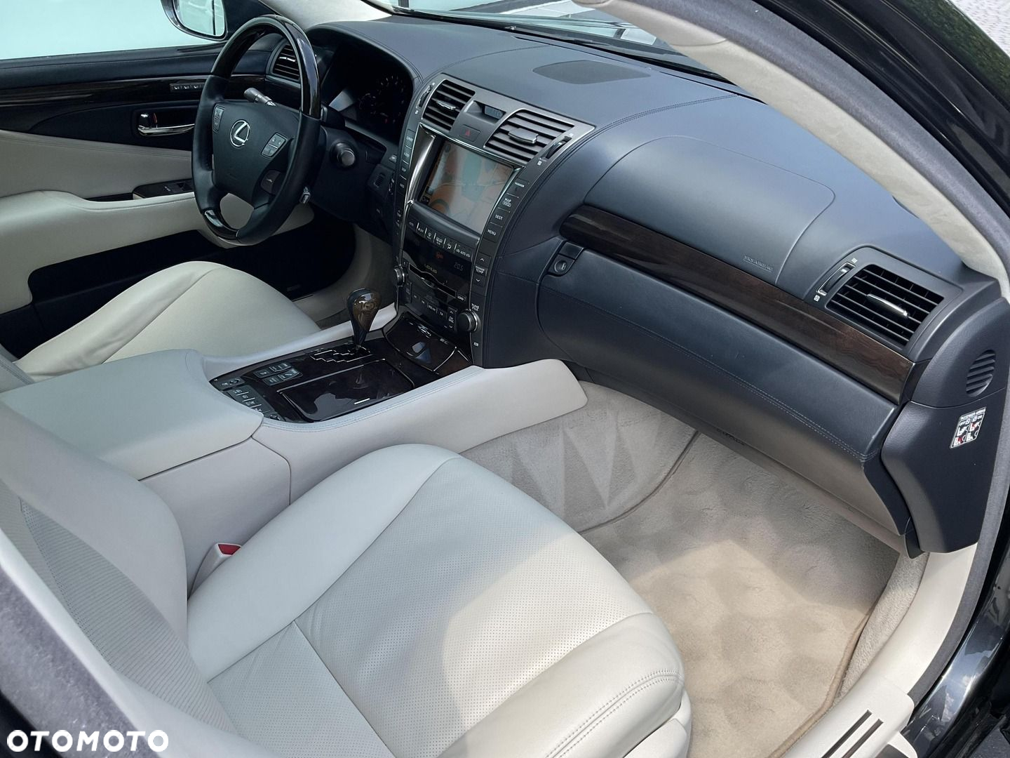 Lexus LS 600h Superior - 14