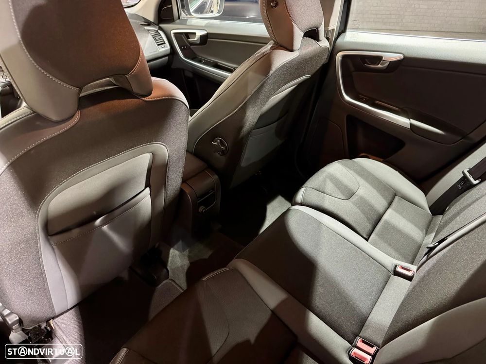 Volvo XC 60 2.0 D4 Momentum - 16
