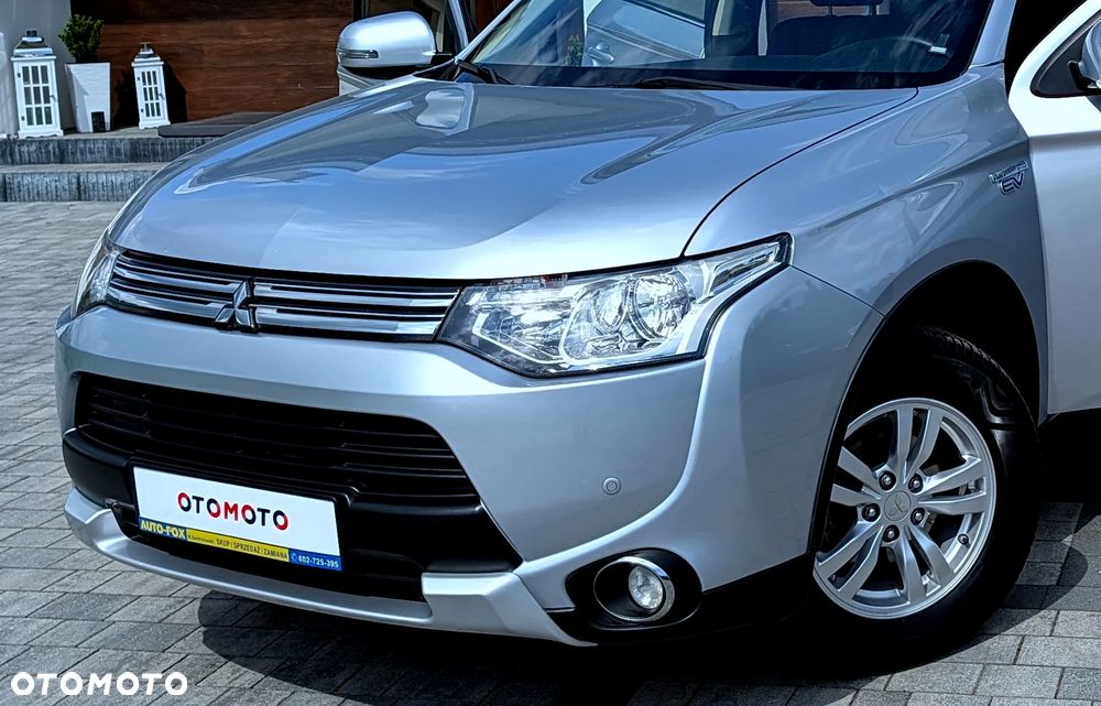 Mitsubishi Outlander Instyle NAVI + - 25