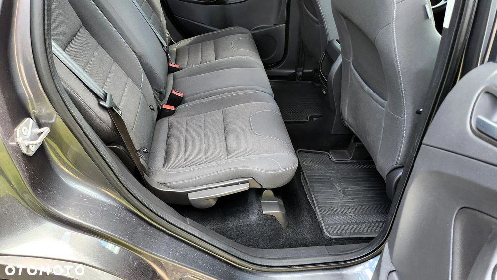 Ford Kuga - 10