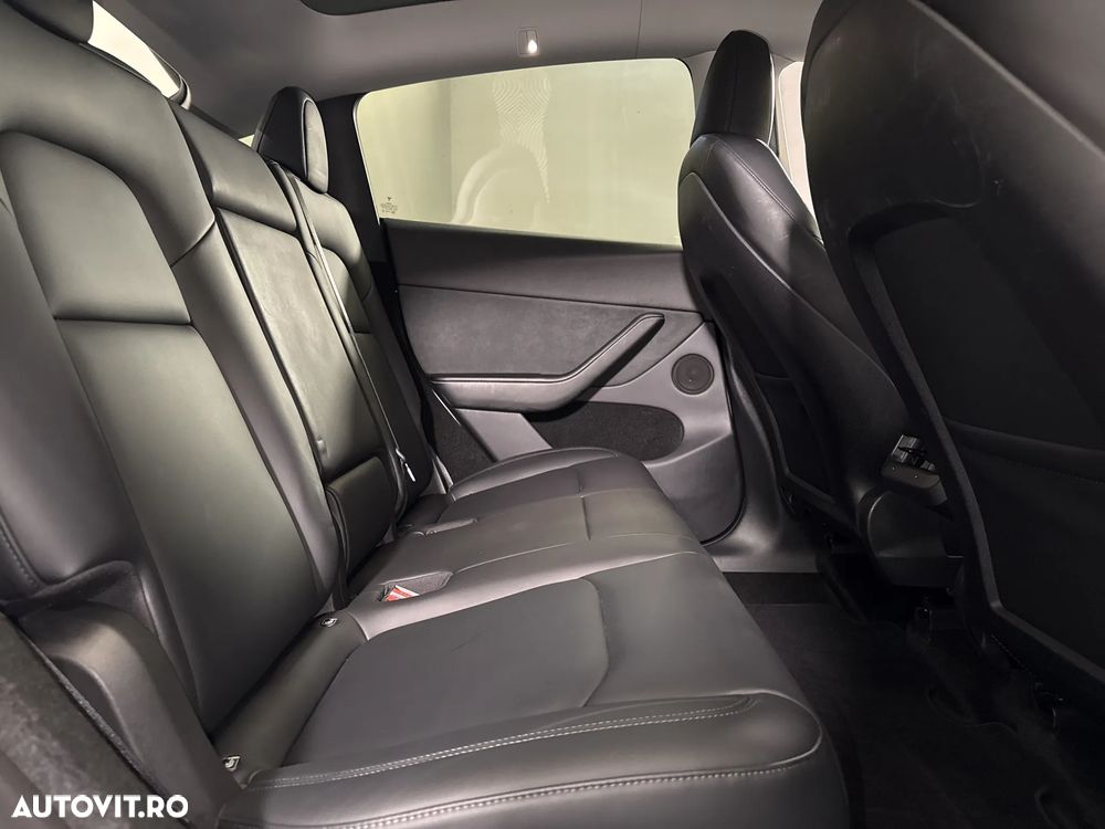 Tesla Model Y AWD Performance - 13