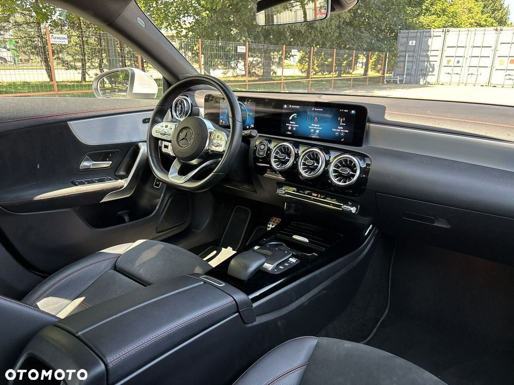 Mercedes-Benz CLA 200 7G-DCT AMG Line - 14
