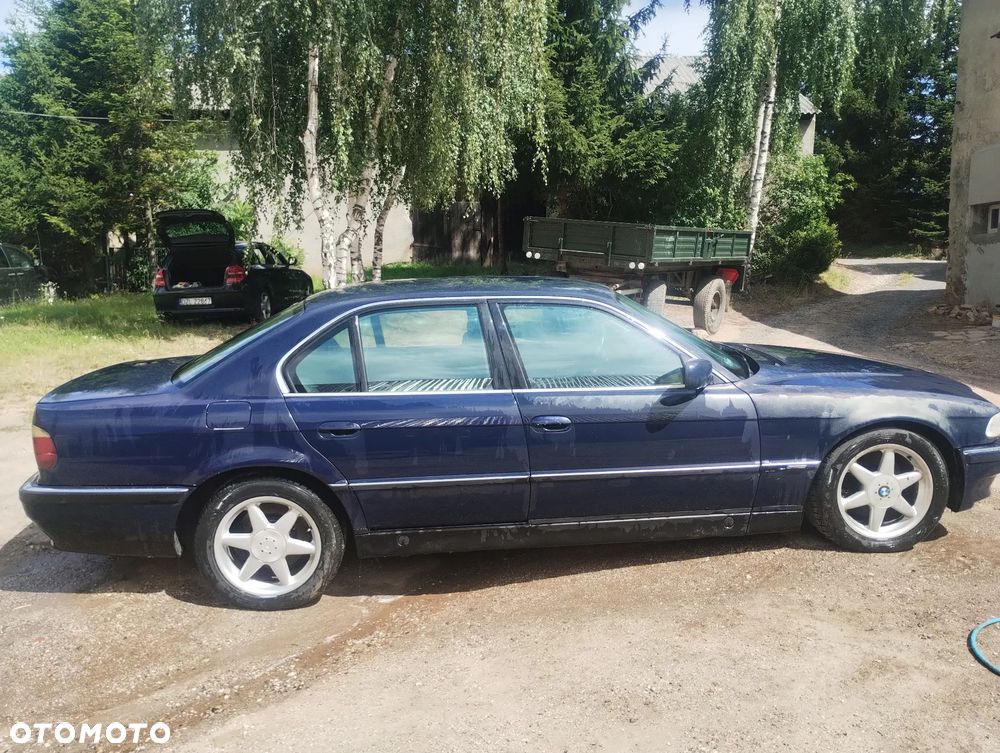 BMW Seria 7 750i - 6