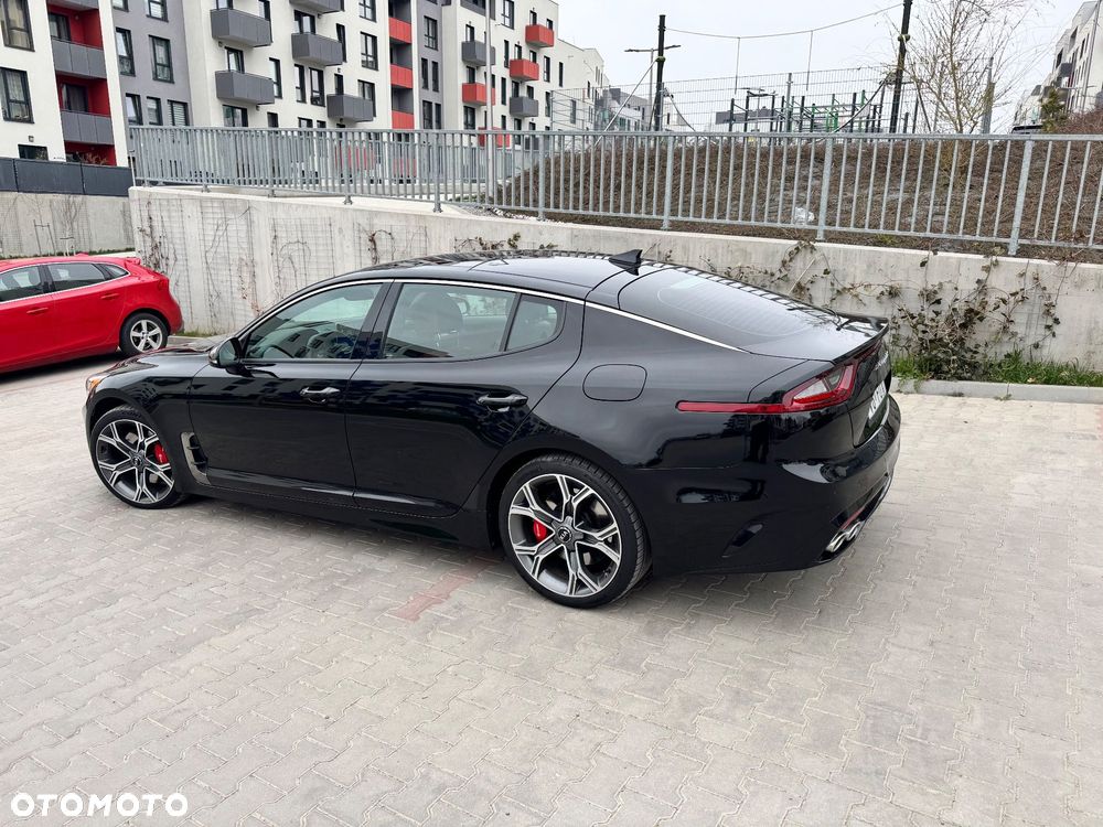Kia Stinger - 12