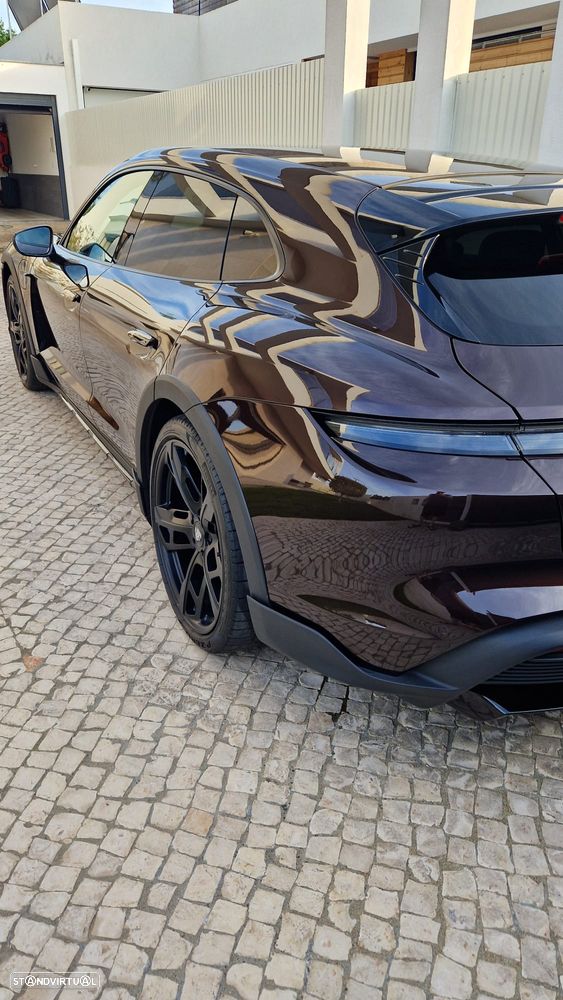 Porsche Taycan Cross Turismo 4 - 38