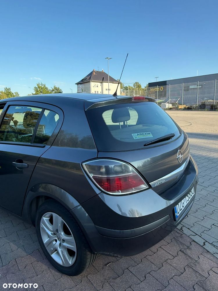 Opel Astra 1.6 Sport - 26