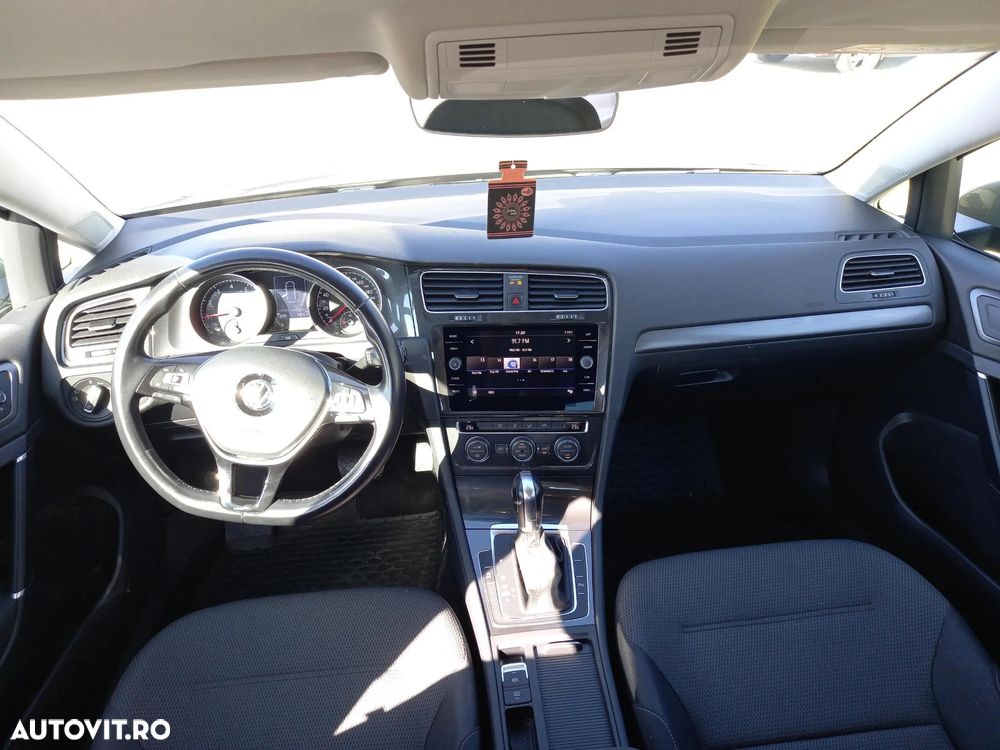Volkswagen Golf - 10