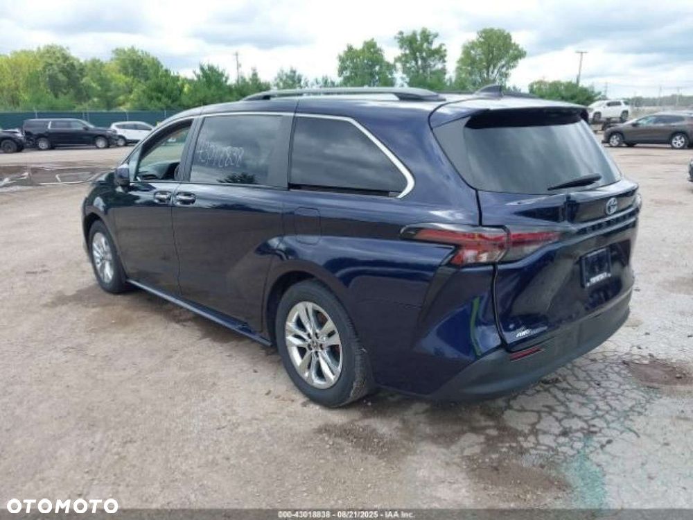 Toyota Sienna - 4