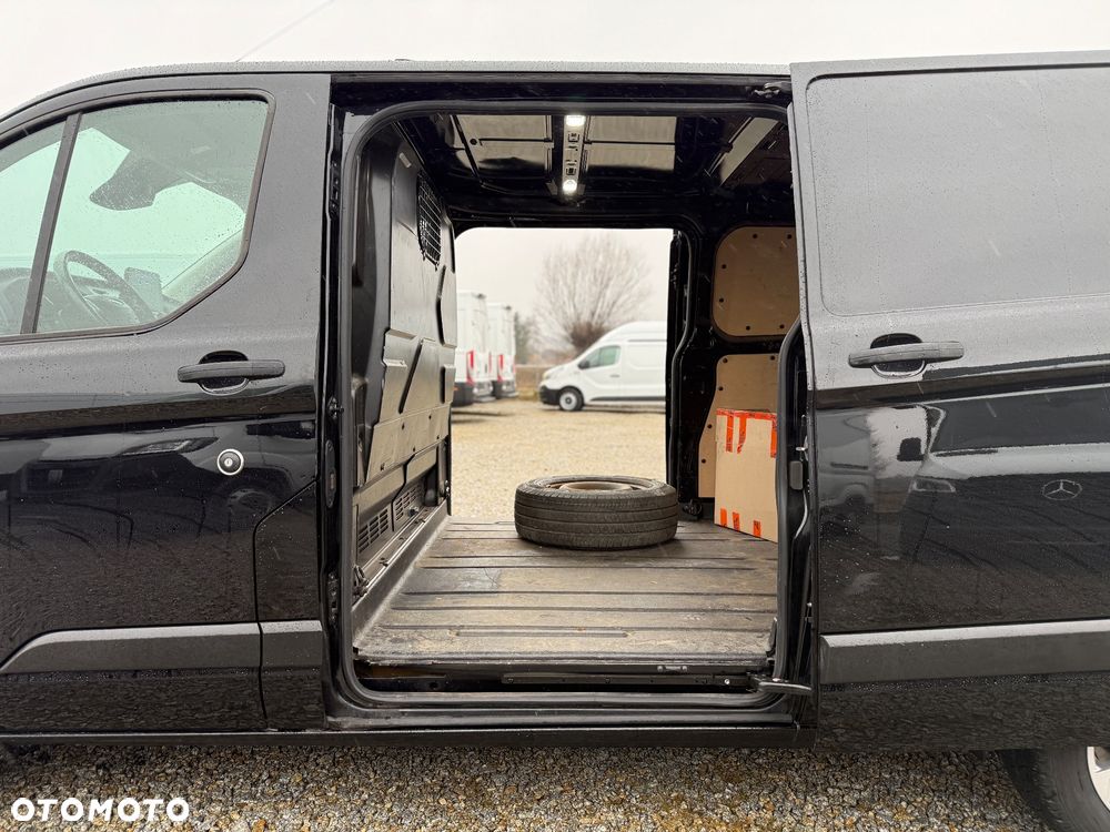Ford TRANSIT CUSTOM BLACK EDITION L2H1/2xBoczne drzwi/Automat/Bi-Xenon/Navi/Klima/Kamera/Grzane fotele/PDC przód i tył/Grzana szyba/Hak/Bagażnik - 10