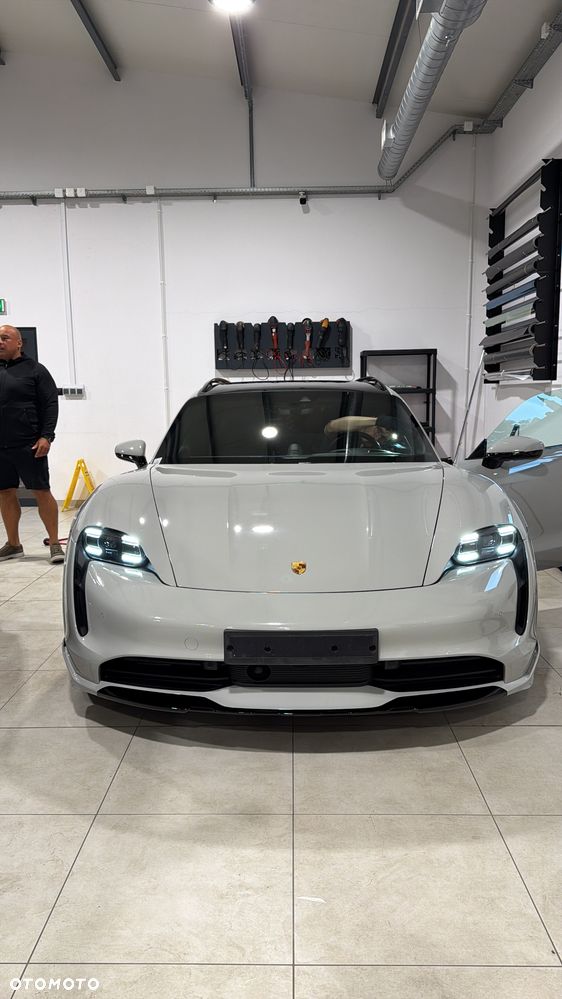 Porsche Taycan 4 - 3