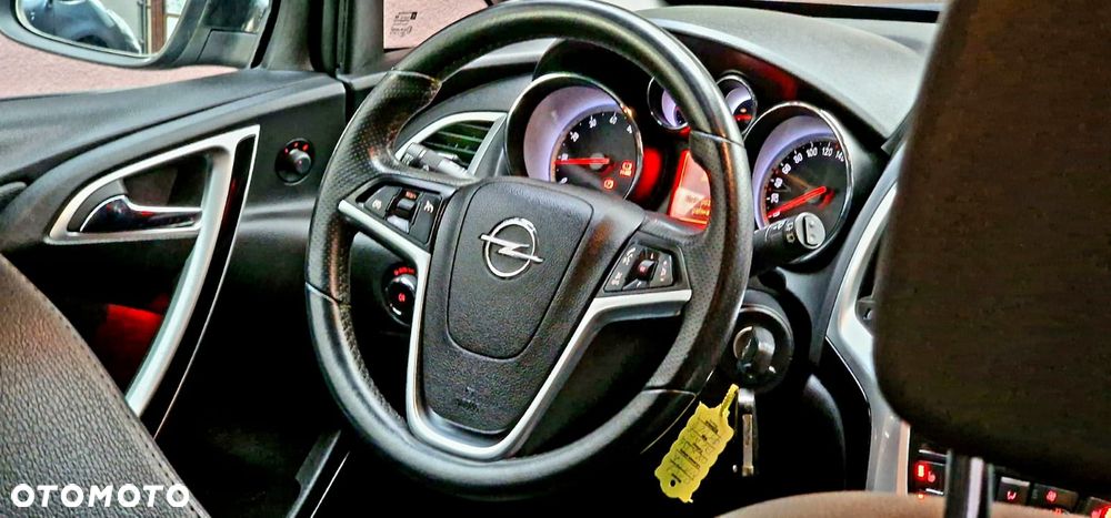 Opel Astra 1.6 T Cosmo - 21