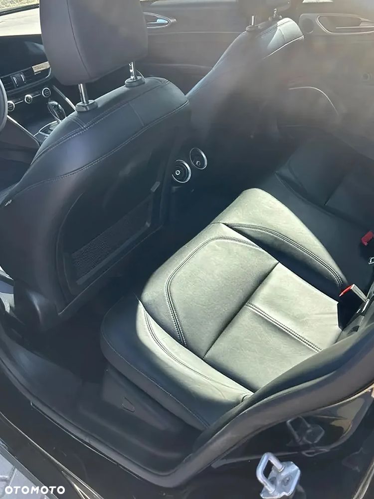 Alfa Romeo Giulia - 11