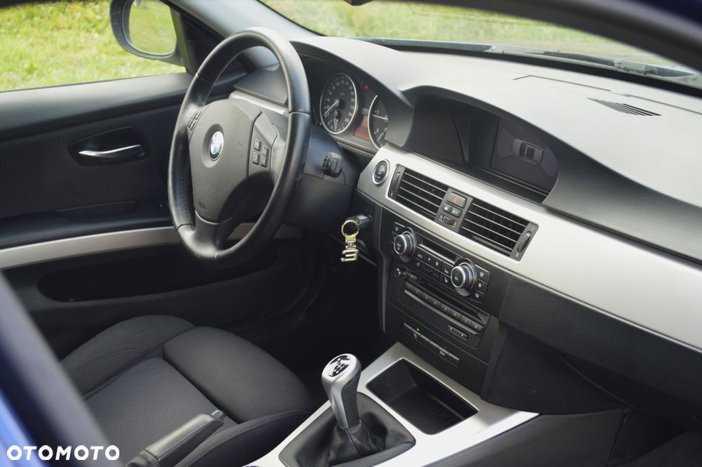 BMW Seria 3 320d DPF Touring - 13