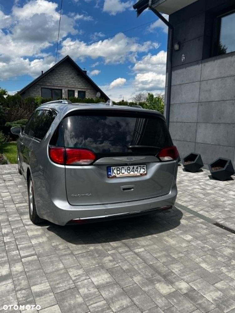Chrysler Pacifica - 2