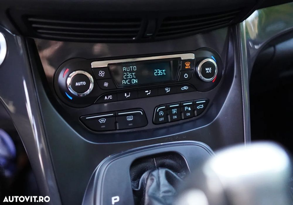 Ford Kuga 2.0 TDCi Powershift 4WD Titanium - 2