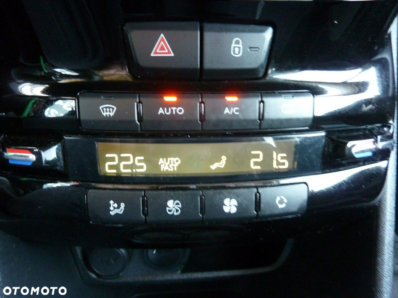 Peugeot 208 - 21