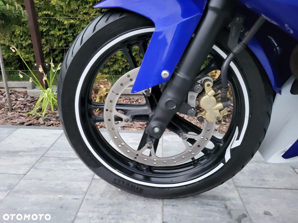 Yamaha YZF - 19