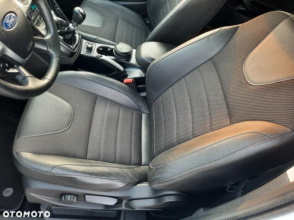 Ford Kuga 2.0 TDCi 2x4 SYNC - 20
