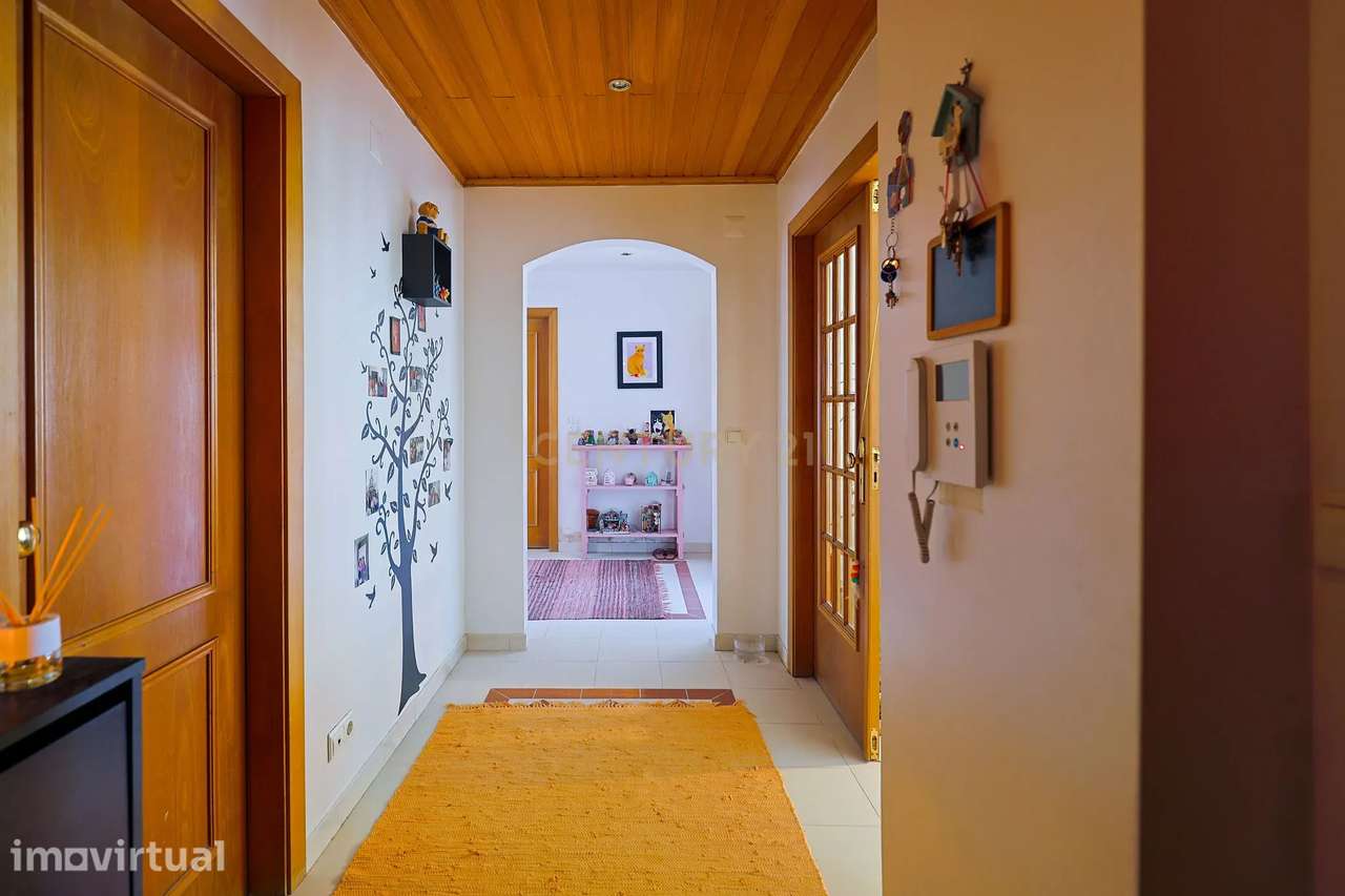 Excelente Apartamento T3 no Feijó – Conforto, Luminosidade e Centralid - Grande imagem: 3/32
