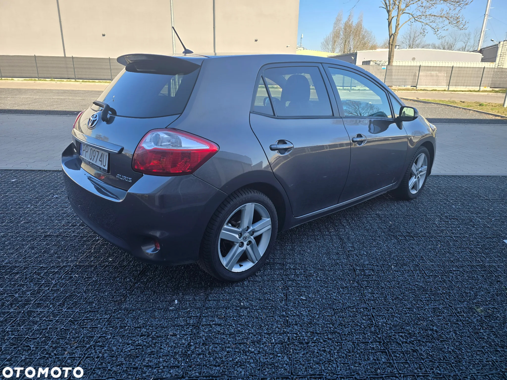Toyota Auris 1.6 Premium + - 4