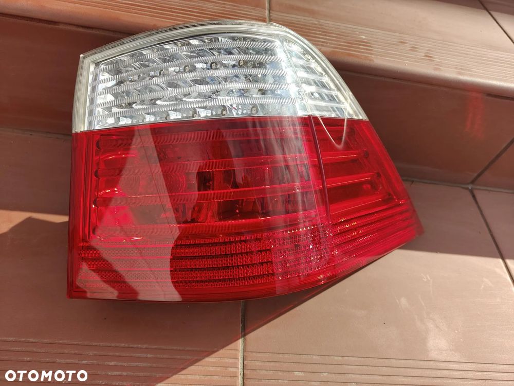 BMW E61 Lift Lci 5 kombi Lampa Tylna W Błotnik Prawa Polift Igła - 1