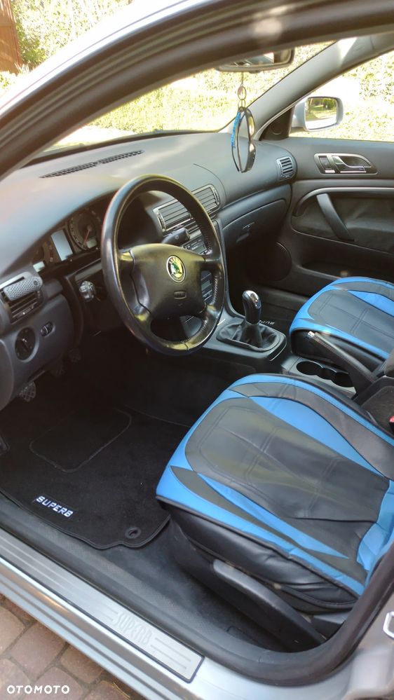 Skoda Superb 2.8 V6 Classic - 4