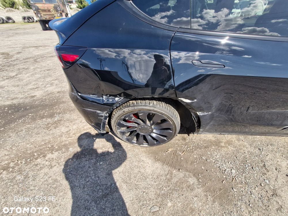 Tesla Model Y Performance Dual Motor AWD - 7