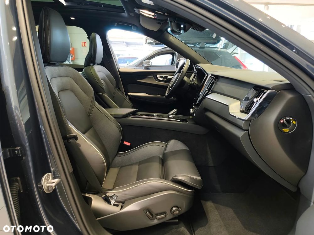 Volvo XC 60 B5 B AWD Ultimate Dark - 16